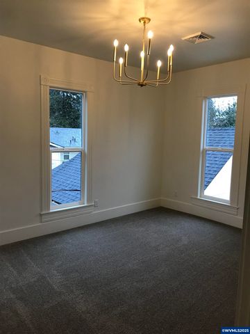 412 W Main St, Silverton, OR 97381