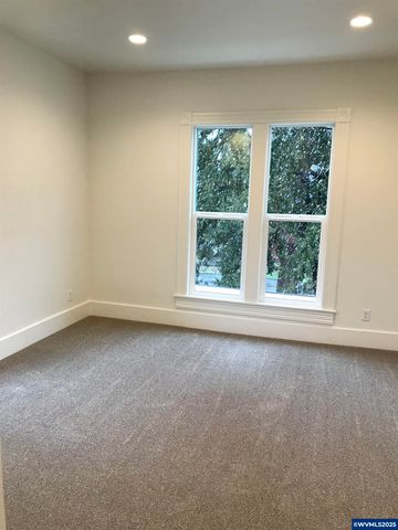 412 W Main St, Silverton, OR 97381