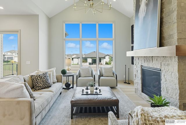 11514 S 114th Avenue, Papillion, NE 68046