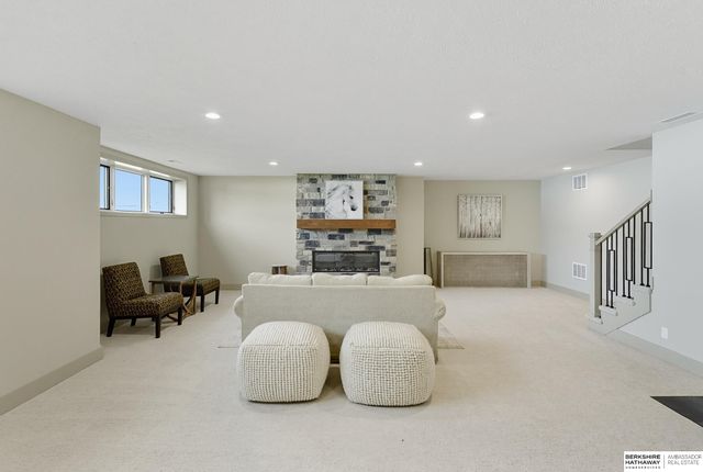 11514 S 114th Avenue, Papillion, NE 68046