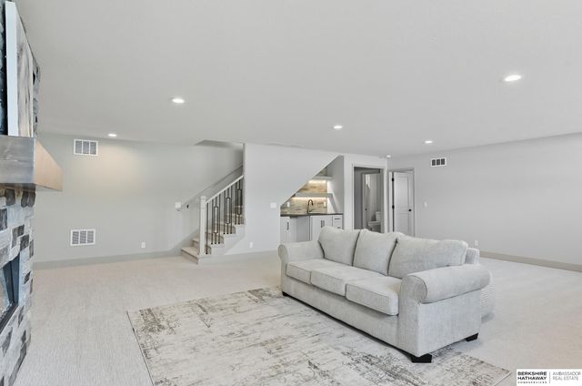 11514 S 114th Avenue, Papillion, NE 68046