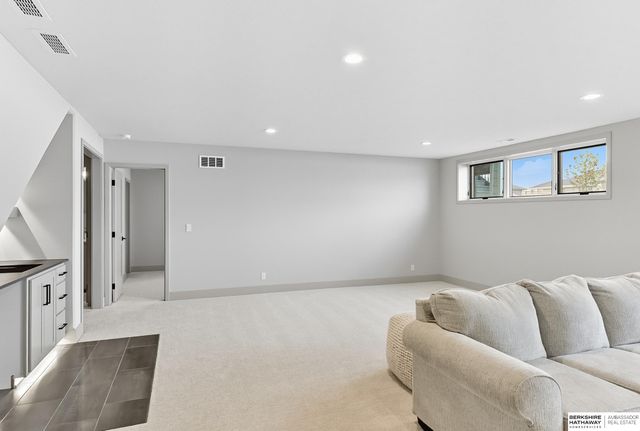 11514 S 114th Avenue, Papillion, NE 68046