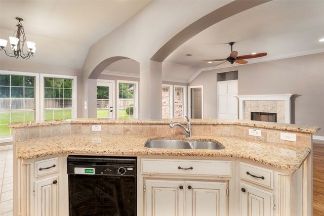 2403 Casey Court, Arlington, TX 76013