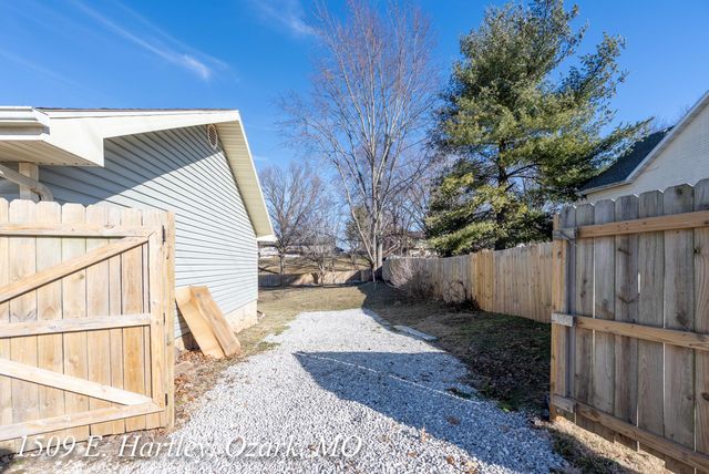 1509 E Hartley Street, Ozark, MO 65721
