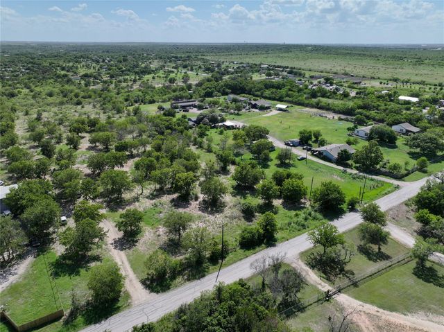 983 Longhollow Rd RD, Dale, TX 78616