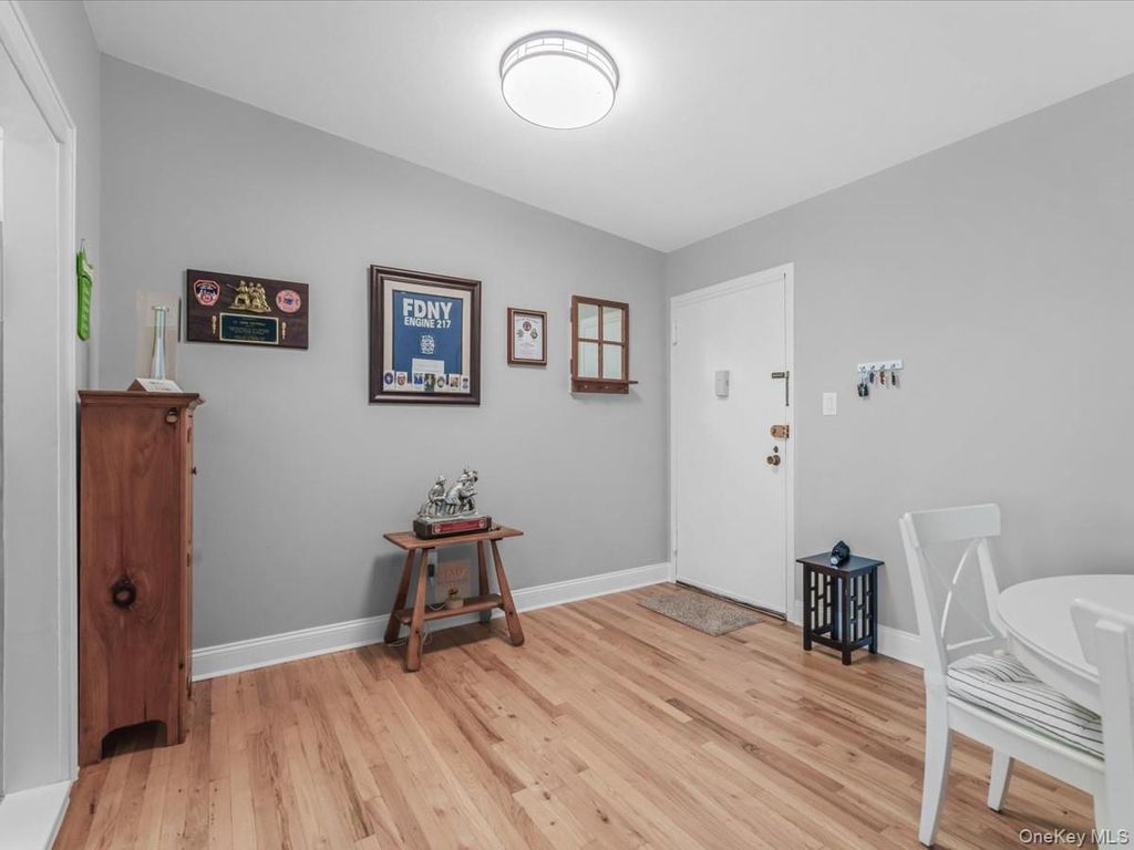 4 Rose Street Apt 6 B2, Oceanside, NY 11572 — photo 2
