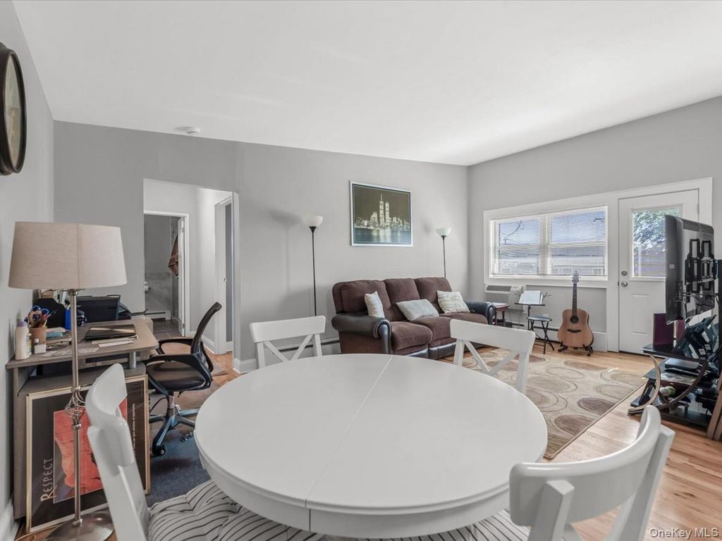 4 Rose Street Apt 6 B2, Oceanside, NY 11572 — photo 3