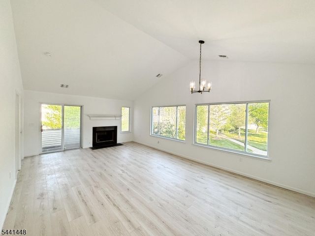 135 Falcon Ridge Way, Hamburg Boro, NJ 07419