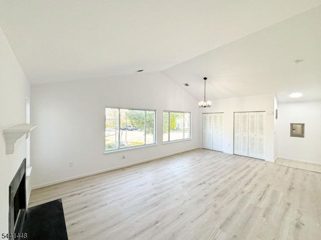 135 Falcon Ridge Way, Hamburg Boro, NJ 07419