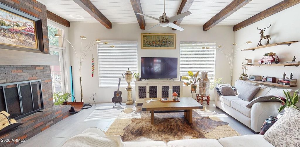 Image 1 of property listing at 2031 W NOPAL Avenue W, Mesa, AZ 85202