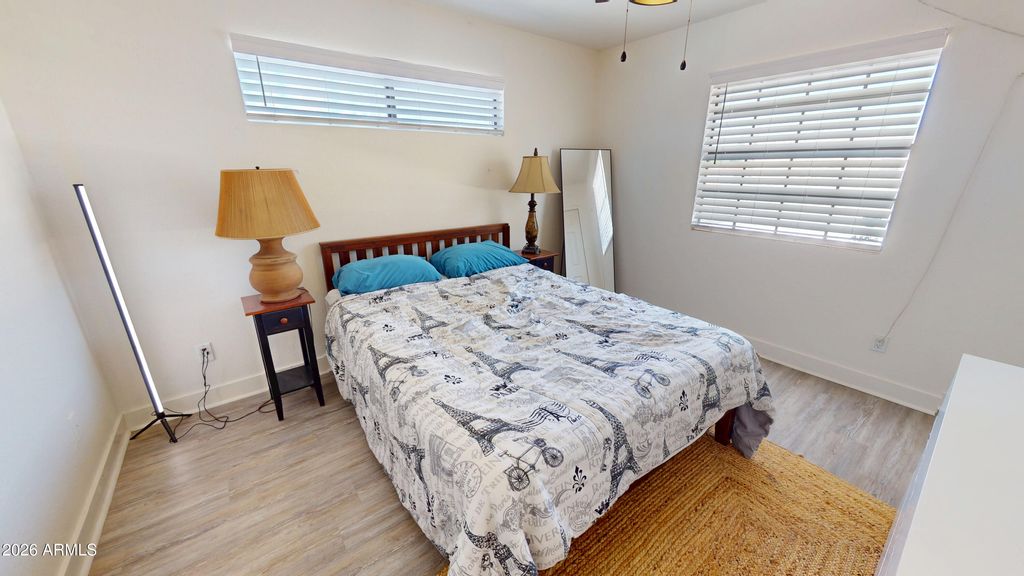 Image 11 of property listing at 2031 W NOPAL Avenue W, Mesa, AZ 85202