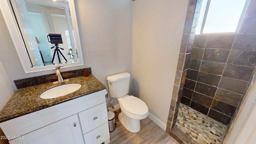 Image 12 of property listing at 2031 W NOPAL Avenue W, Mesa, AZ 85202