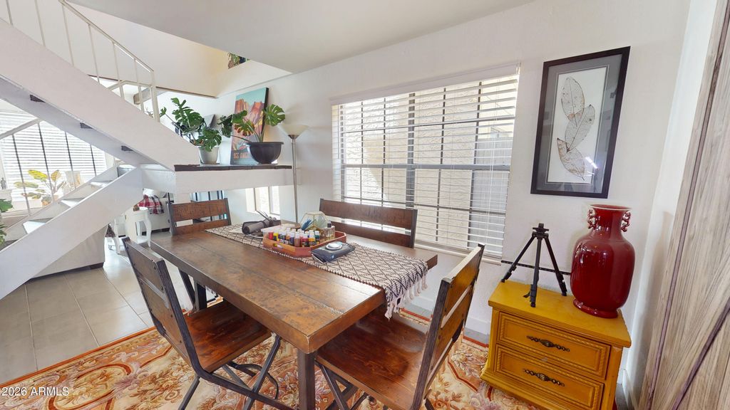 Image 3 of property listing at 2031 W NOPAL Avenue W, Mesa, AZ 85202