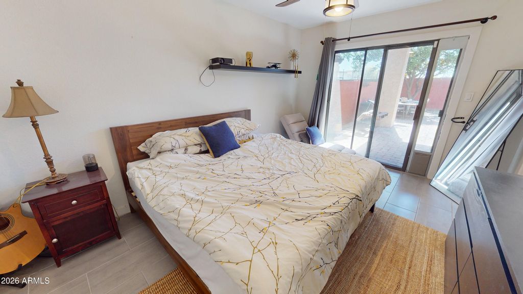 Image 7 of property listing at 2031 W NOPAL Avenue W, Mesa, AZ 85202