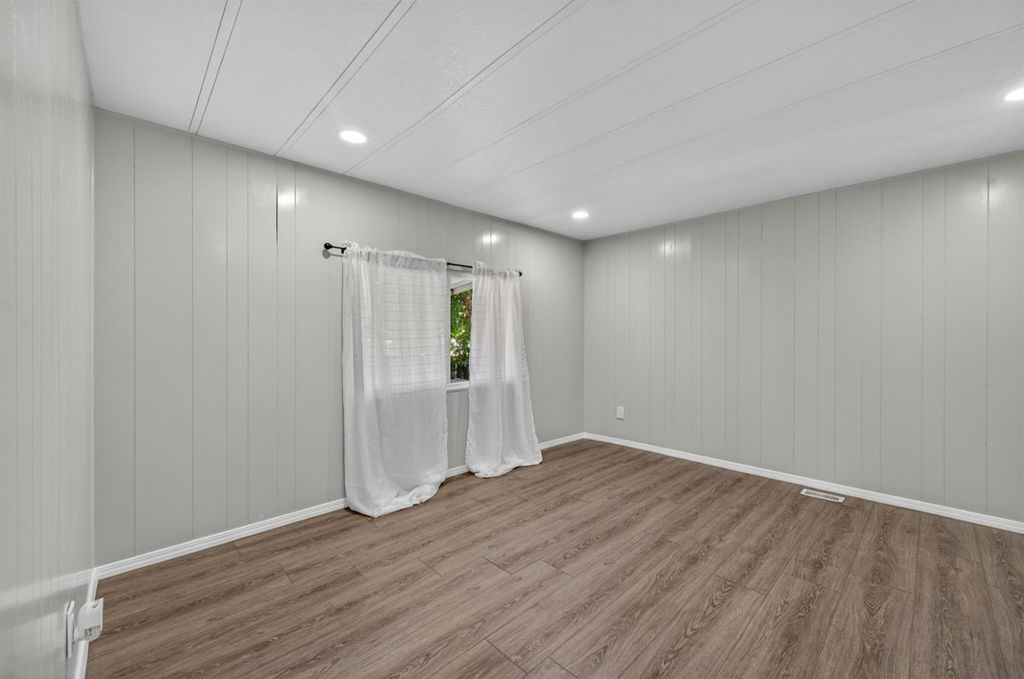 Image 12 of property listing at 371 Bethel # 55, Sanger, CA 93657