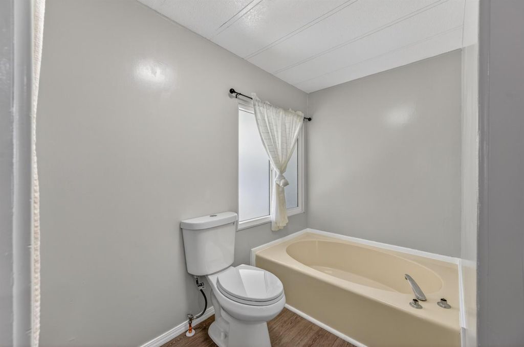 Image 17 of property listing at 371 Bethel # 55, Sanger, CA 93657