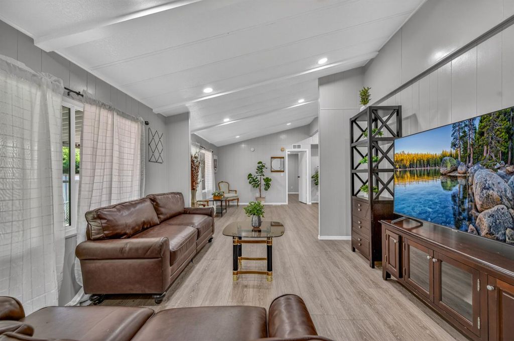 Image 4 of property listing at 371 Bethel # 55, Sanger, CA 93657