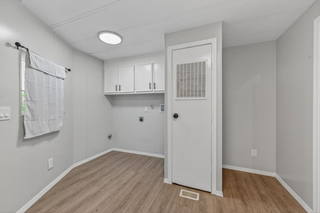 Image 8 of property listing at 371 Bethel # 55, Sanger, CA 93657