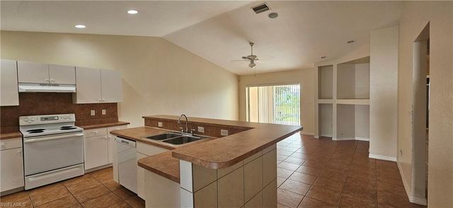 3007 SW Santa Barbara PL, Cape Coral, FL 33914