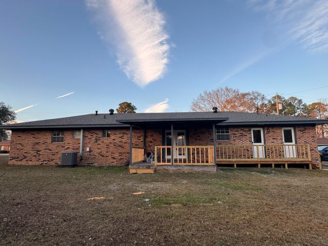 908 Linda Dr., Hattiesburg, MS 39401