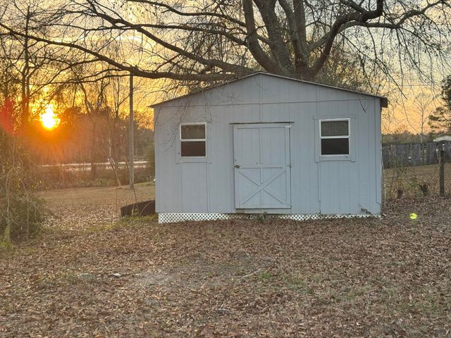 908 Linda Dr., Hattiesburg, MS 39401