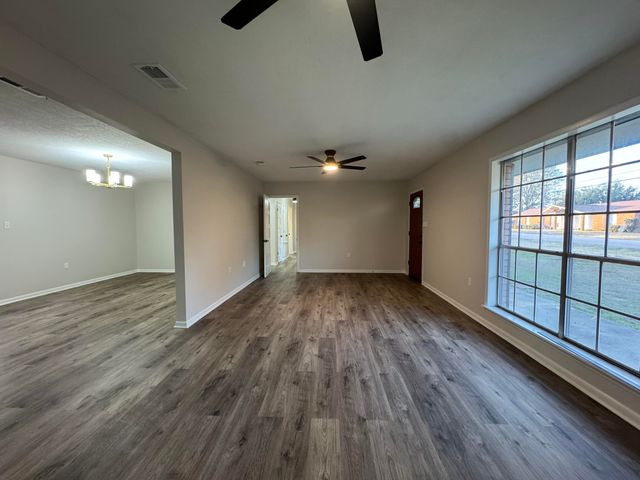 908 Linda Dr., Hattiesburg, MS 39401