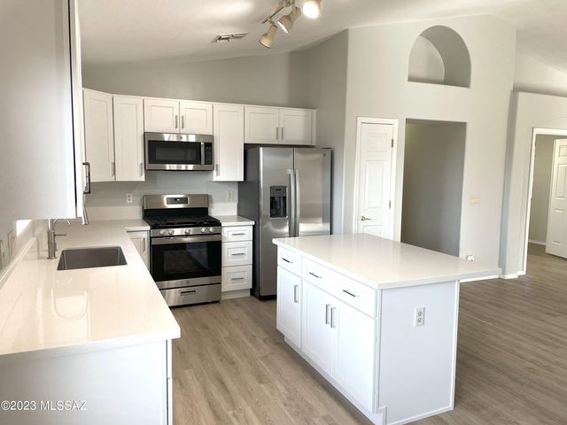 11024 S Driscoll Mountain Drive, Vail, AZ 85641