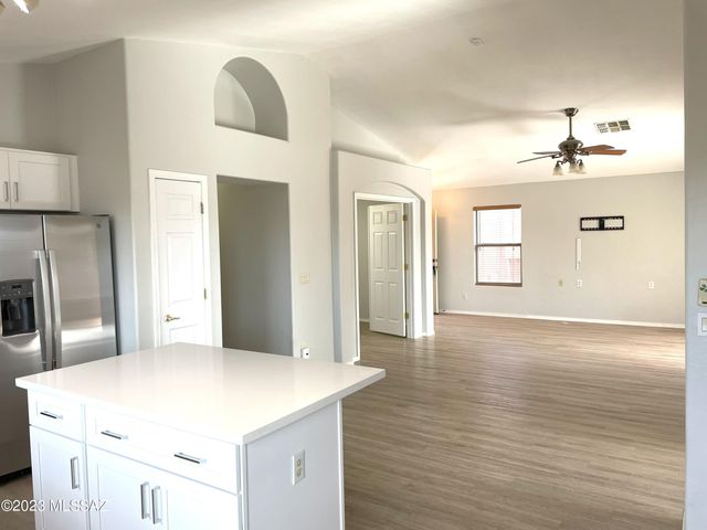 11024 S Driscoll Mountain Drive, Vail, AZ 85641