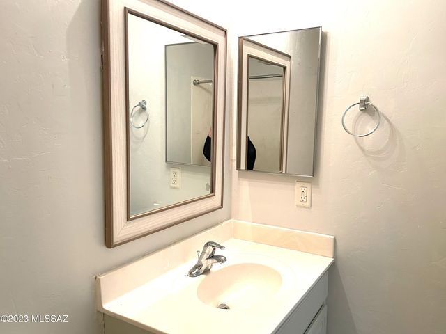 11024 S Driscoll Mountain Drive, Vail, AZ 85641