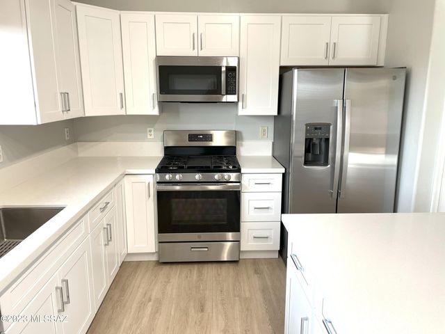 11024 S Driscoll Mountain Drive, Vail, AZ 85641