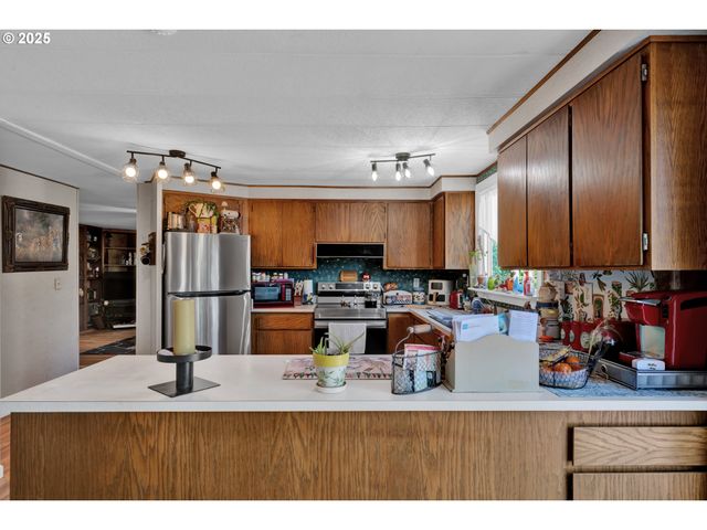 433 MYEENA Loop, Florence, OR 97439