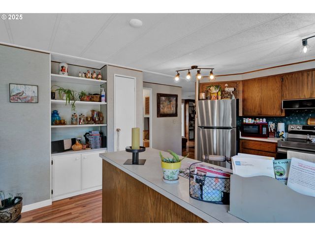 433 MYEENA Loop, Florence, OR 97439