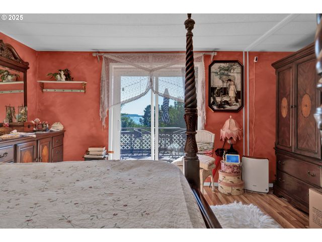 433 MYEENA Loop, Florence, OR 97439