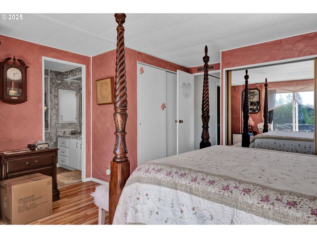 433 MYEENA Loop, Florence, OR 97439