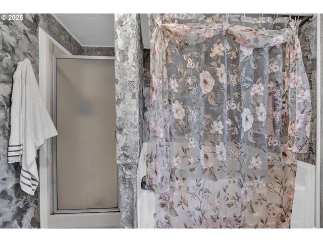 433 MYEENA Loop, Florence, OR 97439