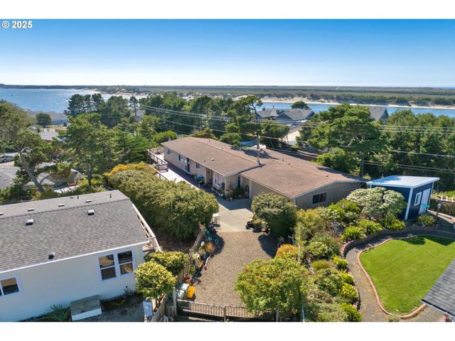 433 MYEENA Loop, Florence, OR 97439