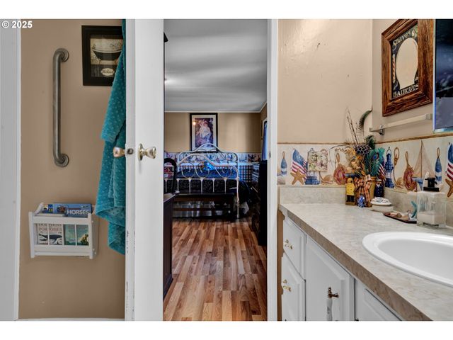 433 MYEENA Loop, Florence, OR 97439