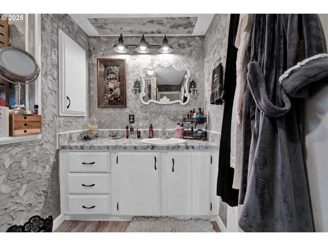 433 MYEENA Loop, Florence, OR 97439