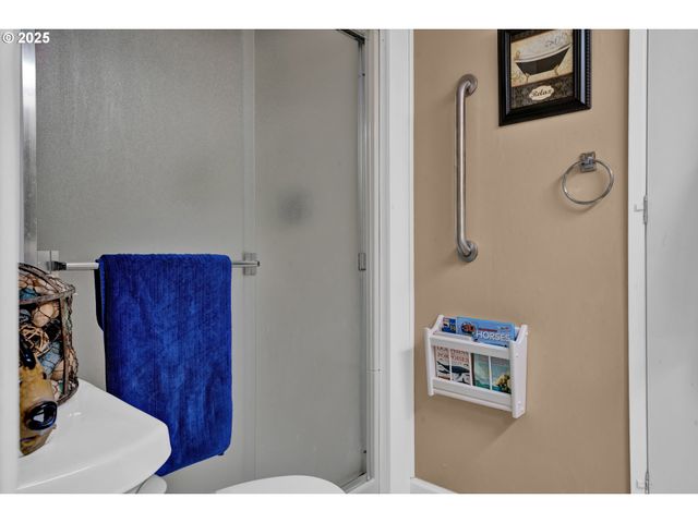 433 MYEENA Loop, Florence, OR 97439