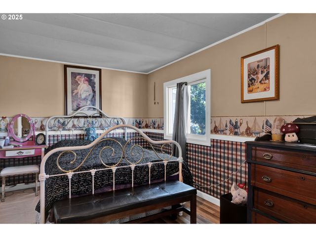 433 MYEENA Loop, Florence, OR 97439