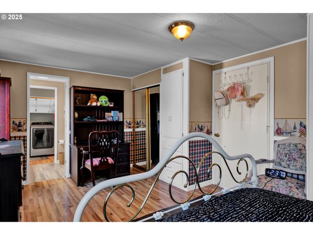 433 MYEENA Loop, Florence, OR 97439