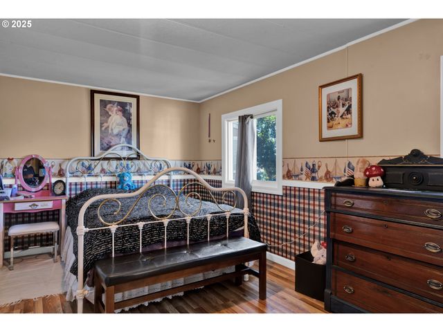 433 MYEENA Loop, Florence, OR 97439