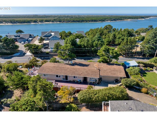 433 MYEENA Loop, Florence, OR 97439