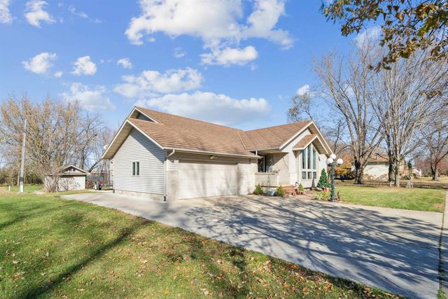 1215 3rd St NE, Oelwein, IA 50662