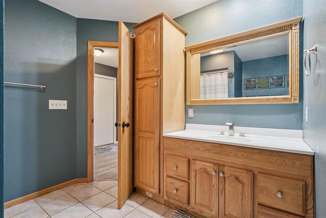 1215 3rd St NE, Oelwein, IA 50662