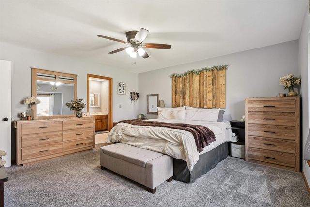 1215 3rd St NE, Oelwein, IA 50662