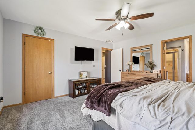 1215 3rd St NE, Oelwein, IA 50662