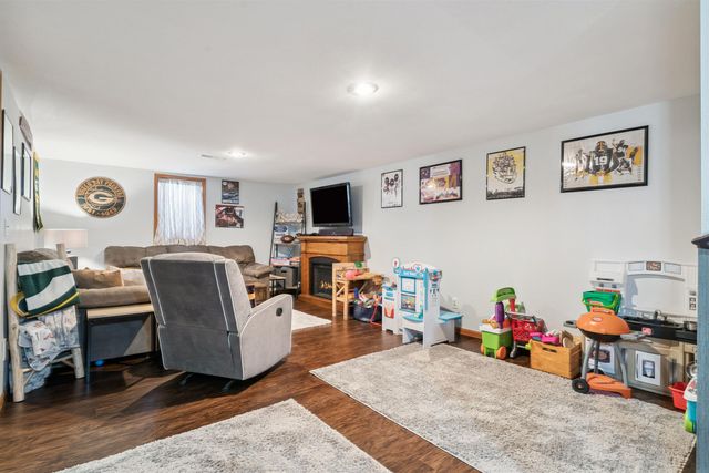 1215 3rd St NE, Oelwein, IA 50662