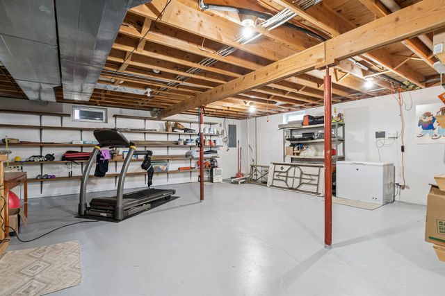 1215 3rd St NE, Oelwein, IA 50662