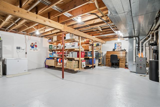 1215 3rd St NE, Oelwein, IA 50662